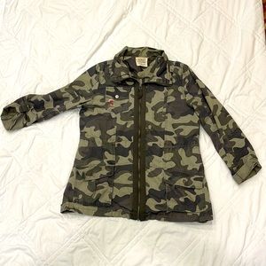 Lightweight camouflage jacket
